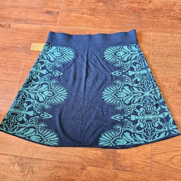 NWT Title Nine Reversible Merino Wool Skirt - Picture 5 of 8